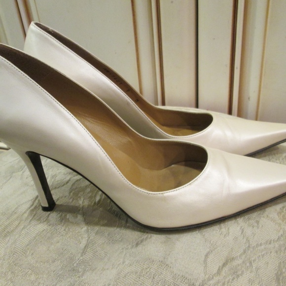 Stuart Weiztman women's satin pearl pump pointy shoes Sz 9 - Picture 6 of 16